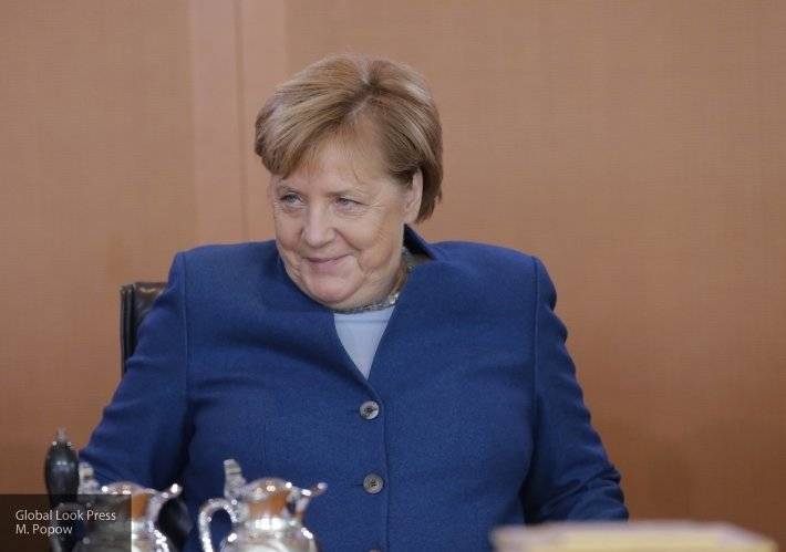 Ангела Меркель отреагировала на отставку главы правящей партии ФРГ