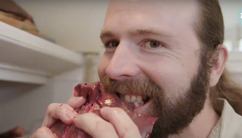 Мужчина из США питается только сырым мясом уже 10 лет и уверяет, что никогда не чувствовал себя лучше