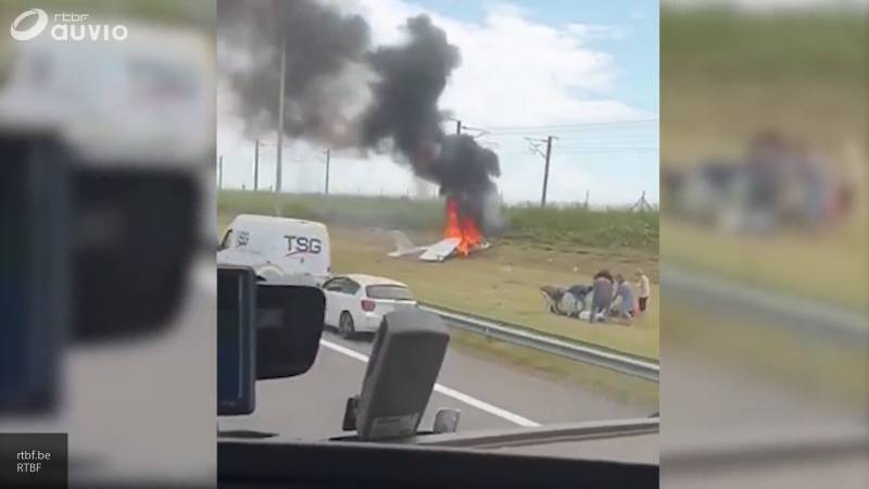 Туристический самолет разбился в Бельгии, два человека пострадали
