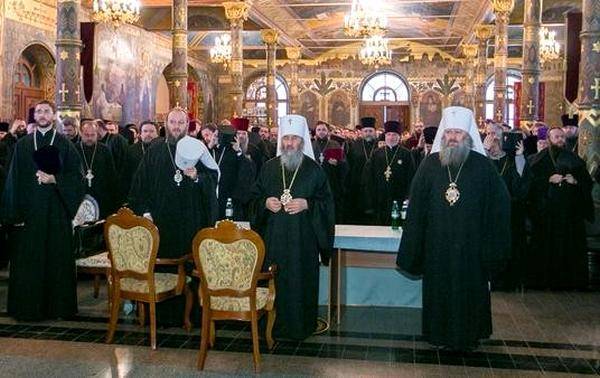 Руководство УПЦ МП поклоняется Москве. Но церковные интеллектуалы за поместную Церковь