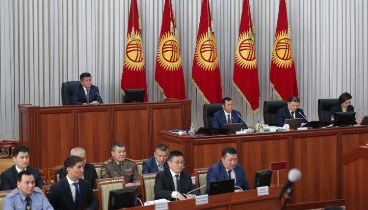 Новые министры Кыргызстана принесли присягу в Жогорку Кенеше