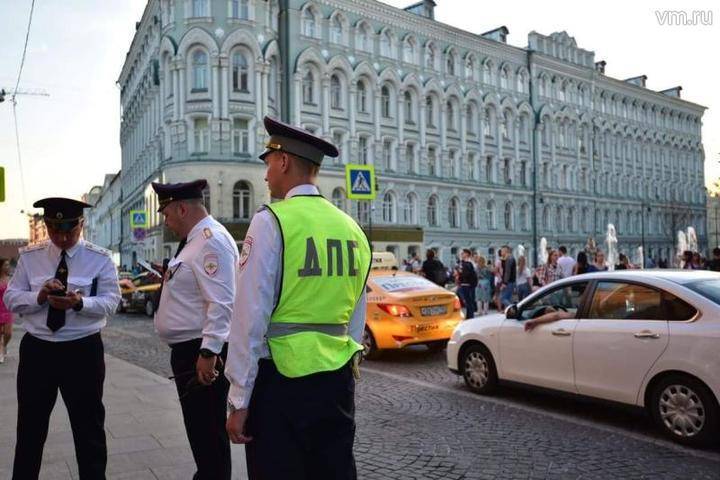 Два легковых автомобиля и маршрутное такси столкнулись на северо-западе Москвы
