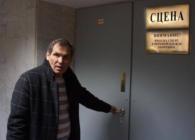 Бари Алибасов после возвращения из больницы закрыл покрывалами зеркала