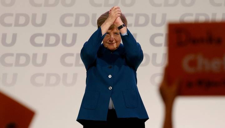 Трясло, как от удара током: о самочувствии Меркель рассказали в правительстве Германии