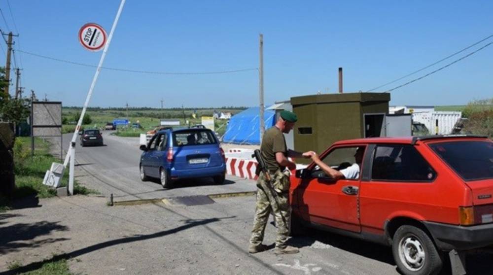 Красный Крест направил на Донбасс девять грузовиков гумпомощи