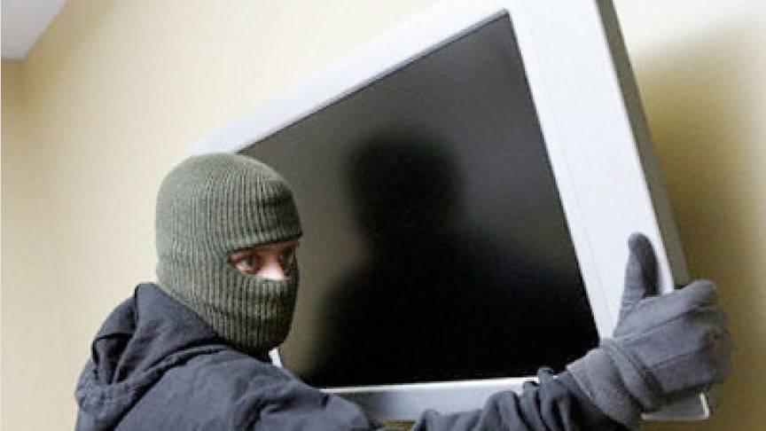 Кировчанин украл из квартиры телевизор и сдал его в ломбард