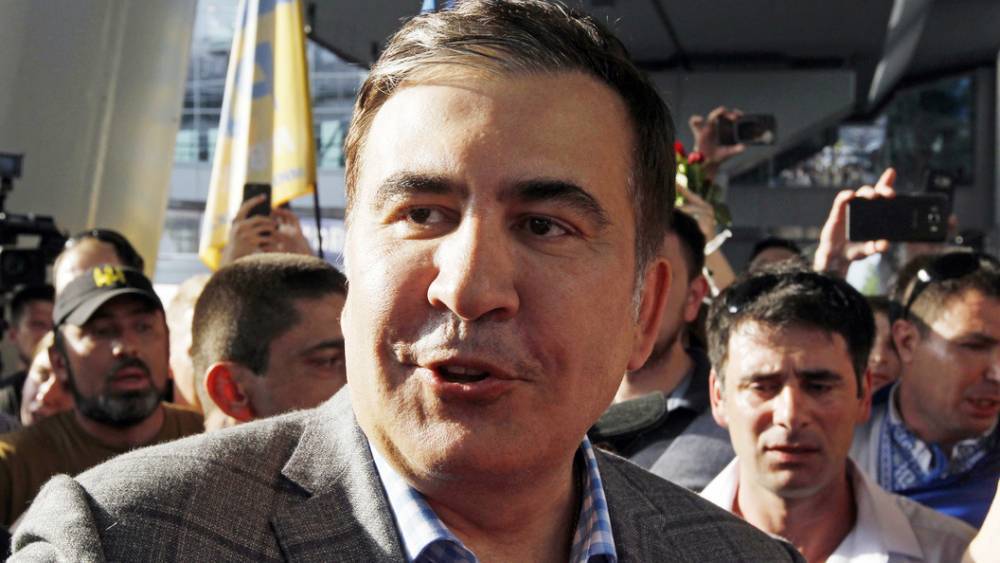 Саакашвили повторил трюк Зеленского в фонтане, издав странный звук - видео
