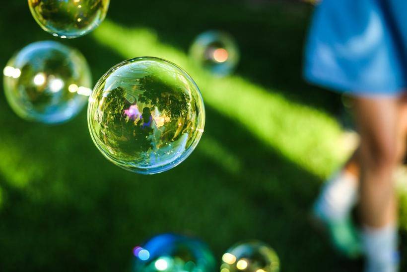 Американские физики назвали причины замерзания мыльных пузырей