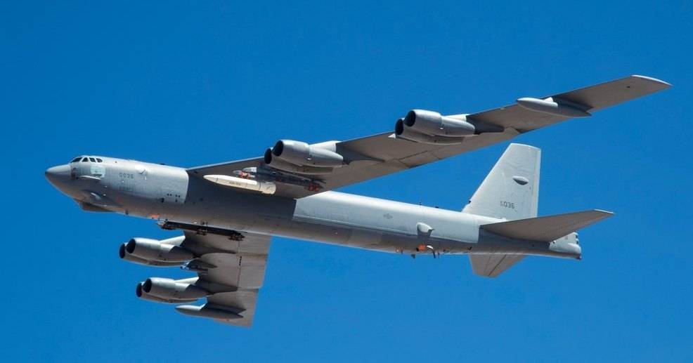 B-52 впервые взлетел с&nbsp;гиперзвуковой ракетой