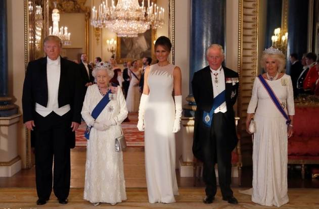 Мелания Трамп в роскошном наряде посетила Букингемский дворец