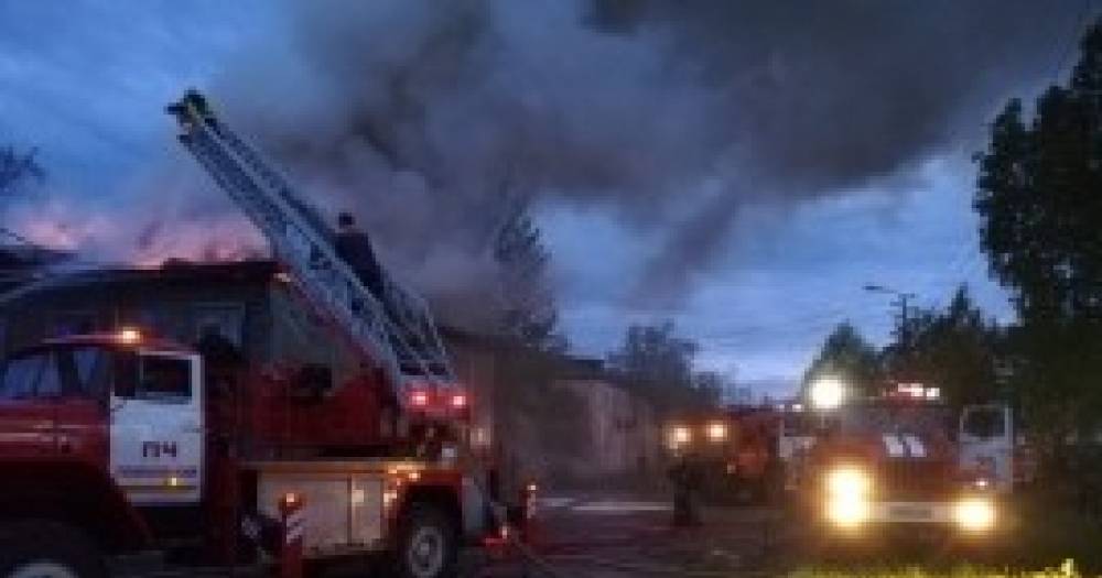 В ХМАО из-за пожара в жилом доме эвакуировали более 40 человек.