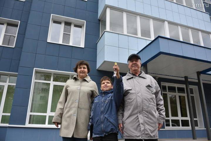 Более 160 семей из дома на проспекте Верналдского переселили по реновации