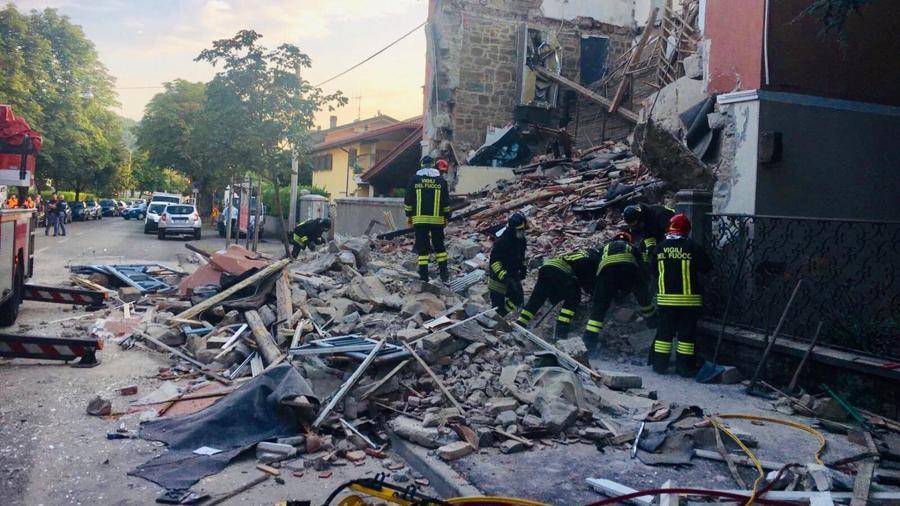 Жилой дом обрушился в Италии из-за взрыва бытового газа