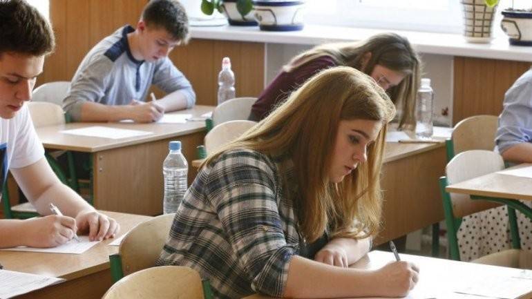 Школьницы из Донецкой области получили высший балл на ВНО-2019