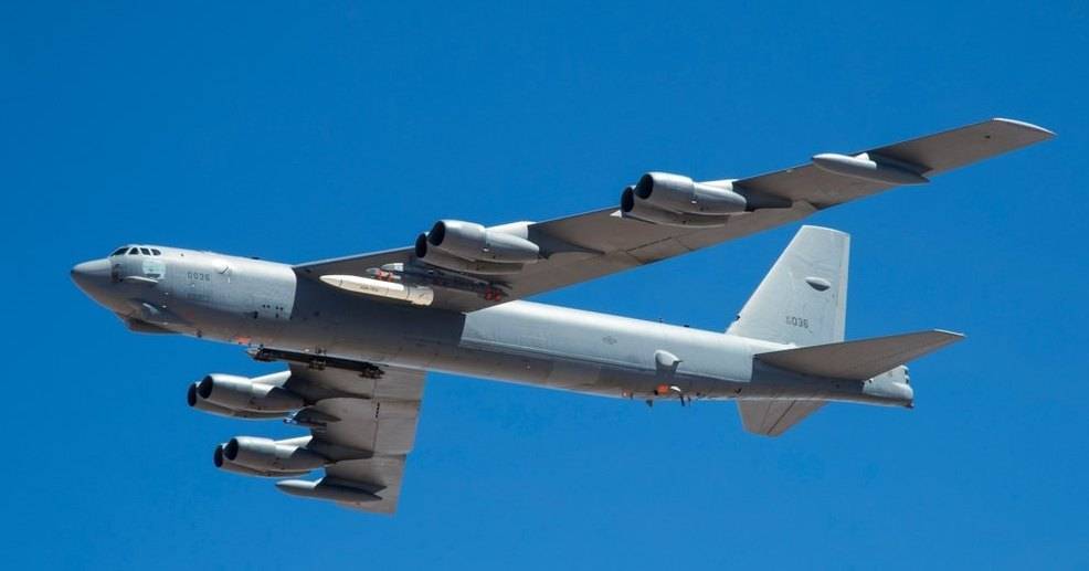 B-52 впервые взлетел с гиперзвуковой ракетой