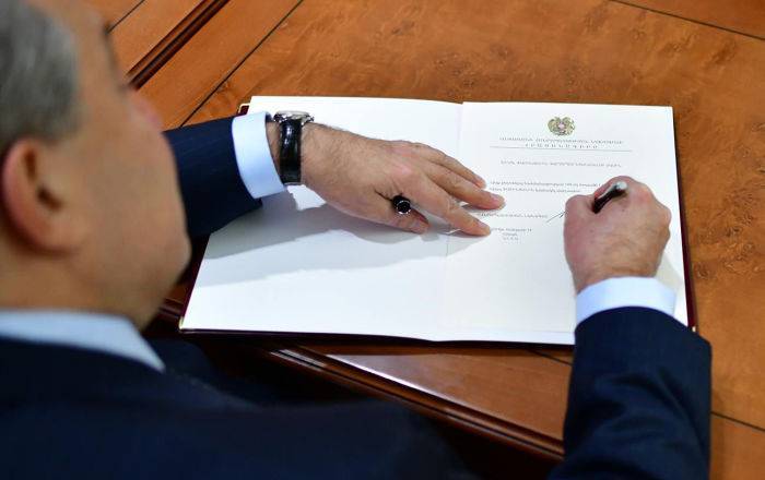 Президент Армении назначил послов в Узбекистане и Черногории