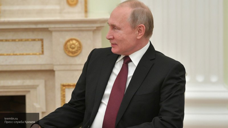 Путин заявил о росте размера зарплат в номинальном и реальном выражении