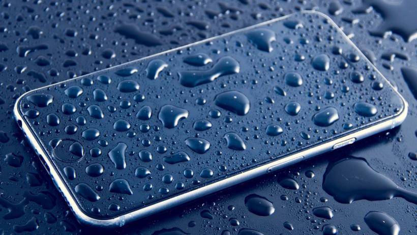 Операционная система iOS 13 от Apple способна отследить попадание воды в iPhone