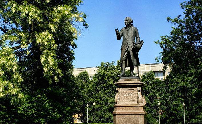 Helsingin Sanomat (Финляндия): Иммануил Кант был гордостью родного города, пока кто-то не облил памятник краской, а командующий флотом не назвал мыслителя предателем