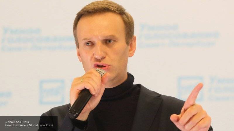 "Щедрый русский" Навальный сорит биткоинами в Римини, пока его соратники ожидают решения суда