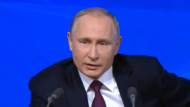 Владимир Путин отметил, что Запад из-за антироссийских санкций страдает, а Россия — развивается