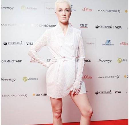 Актриса Дарья Мороз предстала в обществе обнаженного мужчины
