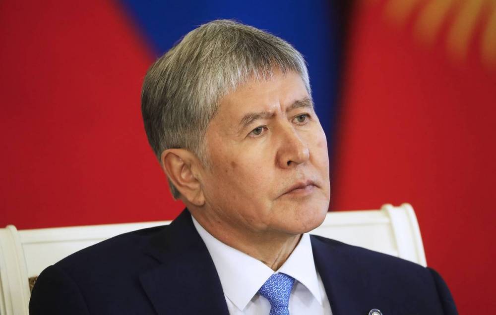 Парламент Киргизии проголосовал за отмену неприкосновенности экс-президента Атамбаева