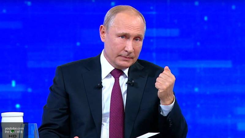Путин ответил на вопрос о финансовой поддержке семьям с детьми