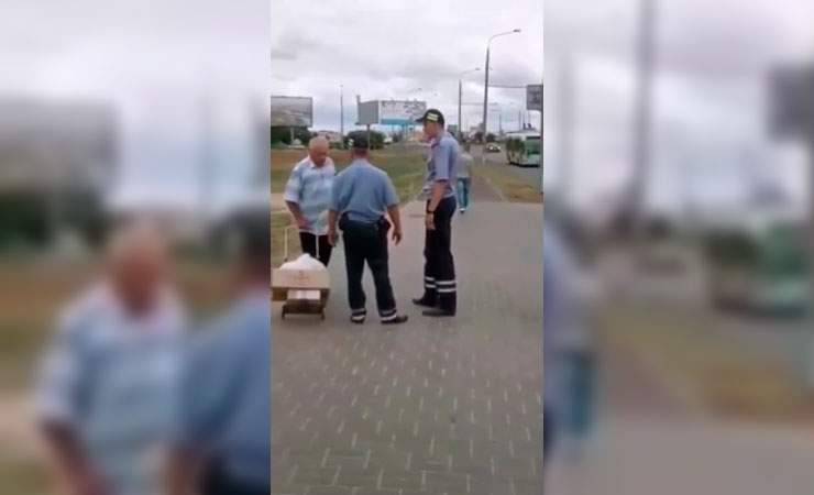 Видео: в Гомеле жестко задержали пенсионера за переход улицы на красный свет