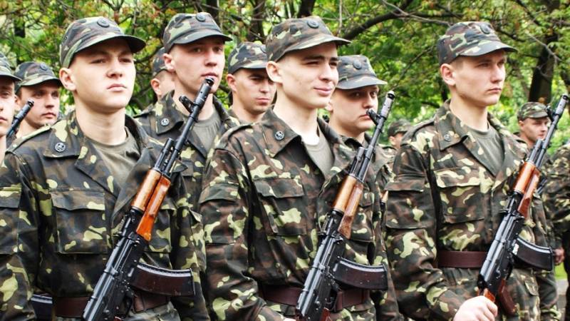 Проблема мобилизации решена: в Киеве предложили призывать «свидомые диванные войска»