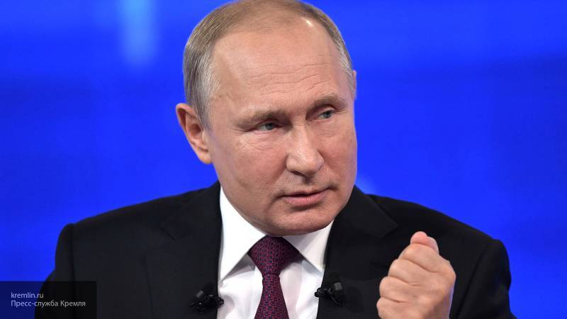 Путин объяснил, на что направлен закон об оскорблении власти