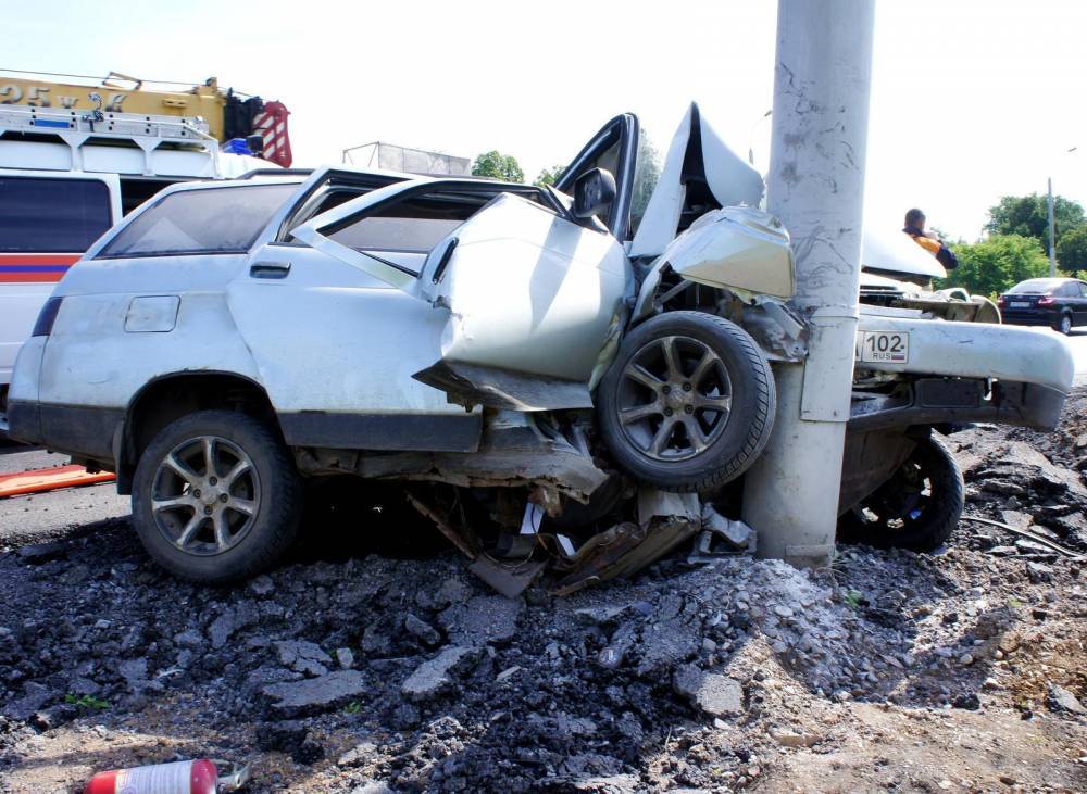 В Уфе в жуткой аварии пострадали три человека