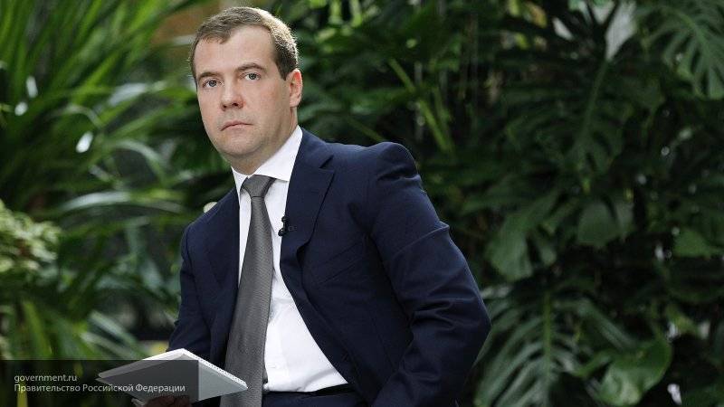 Медведев провел заседание кабмина на час раньше