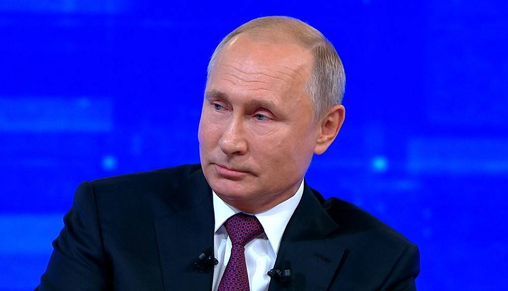 "До сих пор стыдно": Путин прослезился на прямой линии