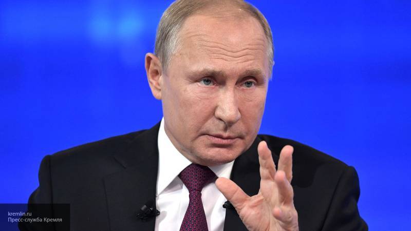 Путин показал взвешенный подход ко всем проблемам во время прямой линии, говорит политолог