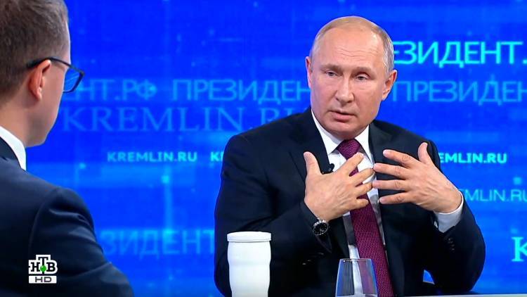 Путин пообещал проконтролировать, как решается проблема с мусором в РФ