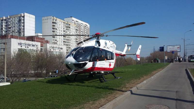 Санитарный вертолет эвакуировал в столичную больницу пострадавшего в ДТП