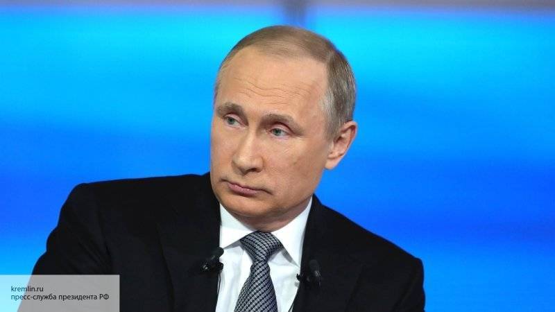Путин объяснил, почему рядовой сотрудник не может получать как чиновник