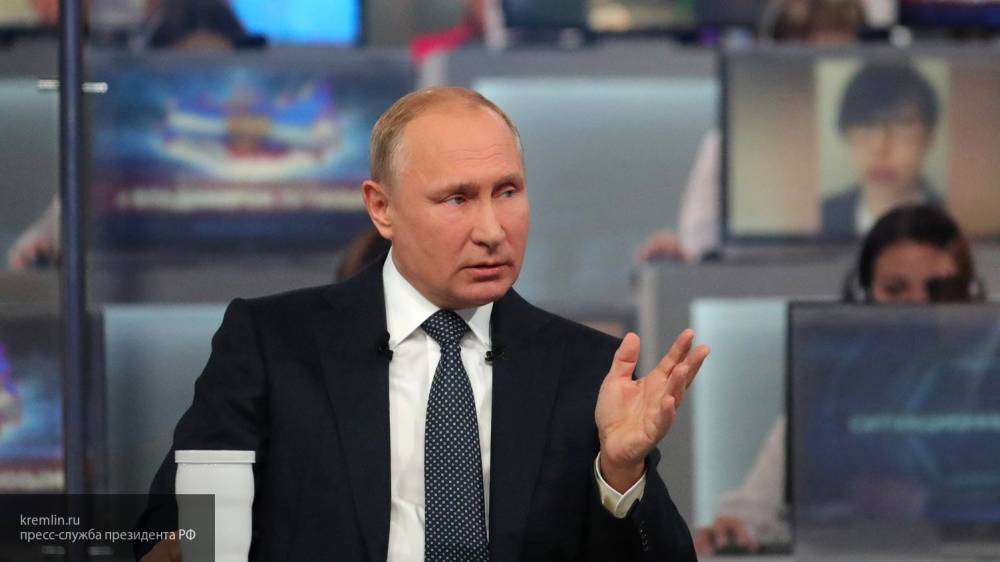Путин заявил, что обсудит с Бегловым и Собяниным строительство футбольных манежей для школ