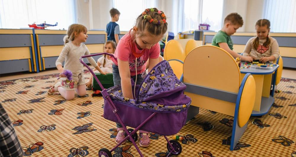 Детские сады Москвы начнут принимать малышей с двух лет четырех месяцев