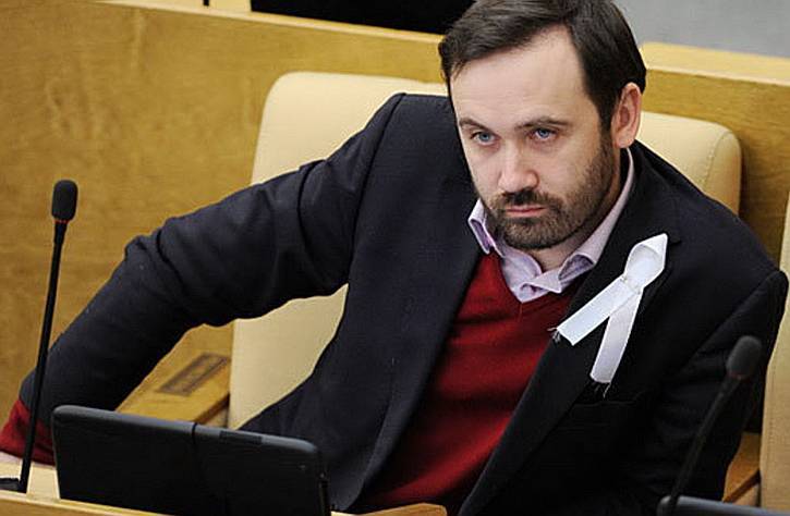 Бежавший из России депутат-предатель рассказал, как удержался Сурков | Политнавигатор