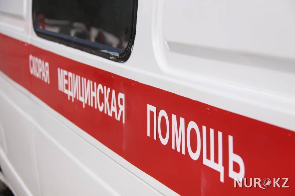 Переходила дорогу в неположенном месте: эвакуатор насмерть сбил женщину в Алматы