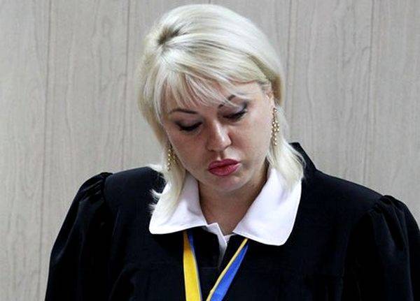 Судья Оксана Эпель: богатый, но малограмотный судья успешно строит карьеру