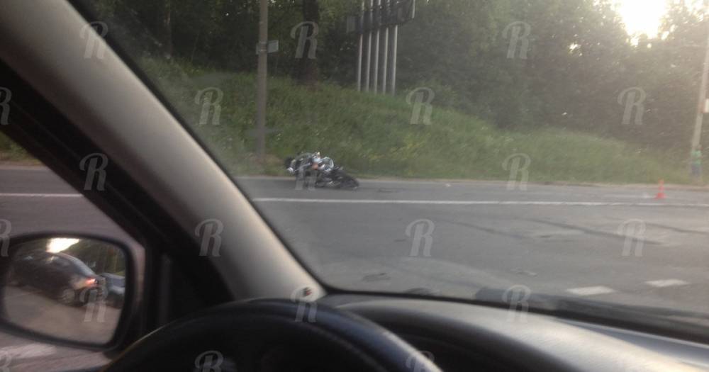 В Смоленске водитель иномарки вышиб из седла мотоциклиста