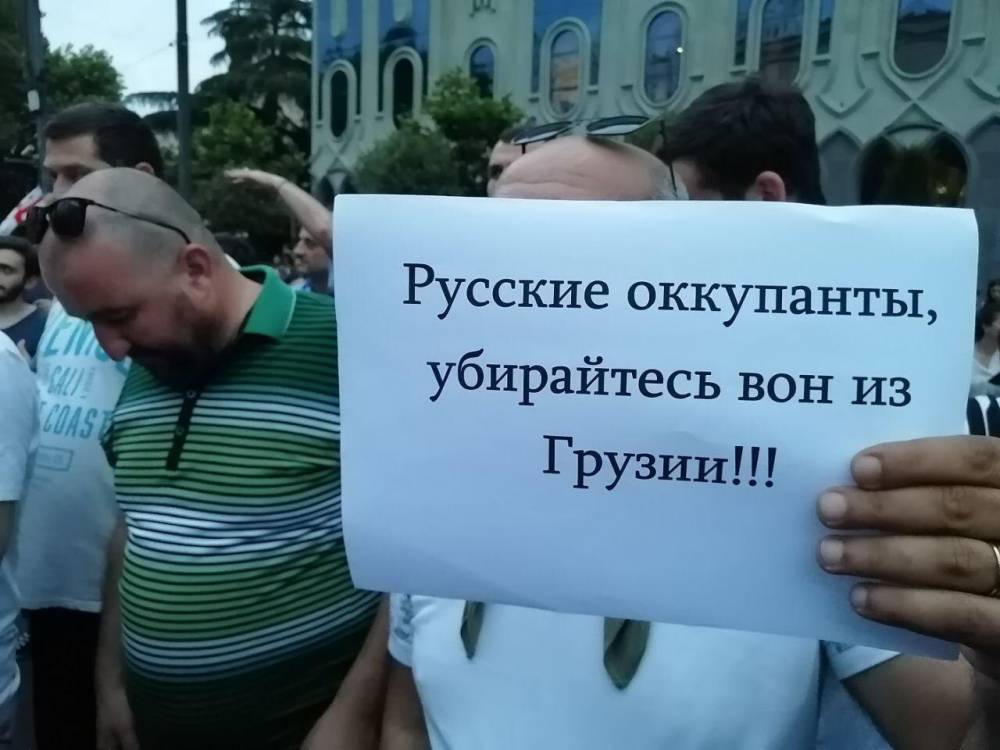 Грузинская оппозиция устроила стихийный антироссийский митинг в Тбилиси