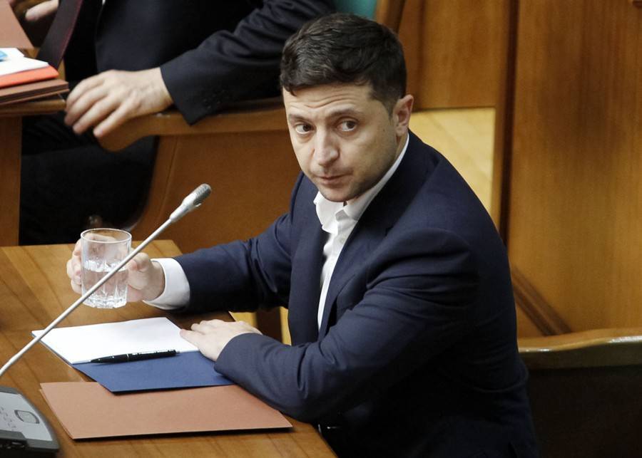 Зеленский заявил, что украинские олигархи согласились помочь стране