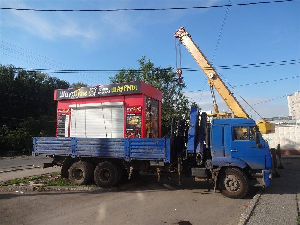 В Ульяновске неизвестные пытались помешать демонтажу киоска