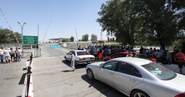 Узбекистан снизил страховую пошлину для авто из Таджикистана