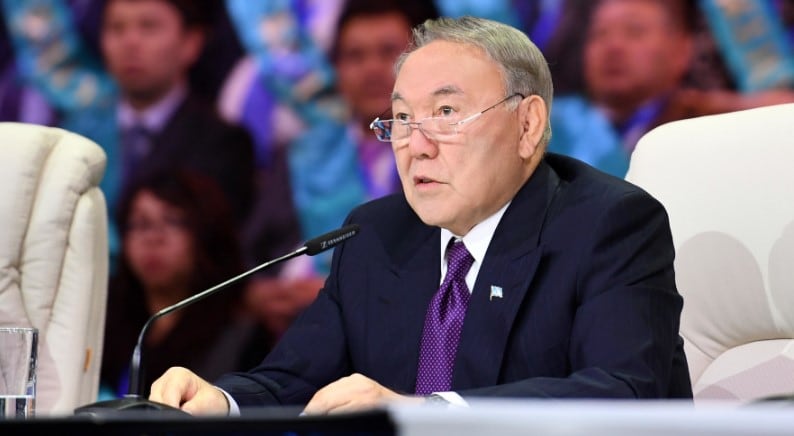 Назарбаев: Сколько было обвинений - то землю продаем, то Казахстан продаем