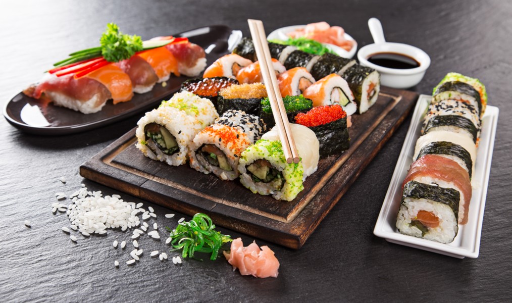 Роллы в суши-барах призвали не называть японской кухней из-за оскорблений чувств японцев